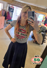 Indlæs billede til gallerivisning T-shirt 'Garage Built'- Dame ☘️