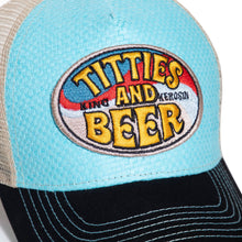 Indlæs billede til gallerivisning Trucker Cap «Titties and Beer» - lyseblå ☘️❤️