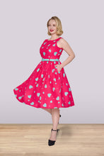 Indlæs billede til gallerivisning Audrey Hearts-kjole med vidde: Fuchsia ❤️☘️