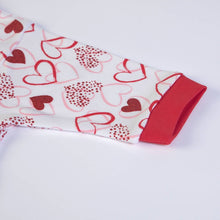 Indlæs billede til gallerivisning Økologisk Sparkedragt med hjerter ☘️