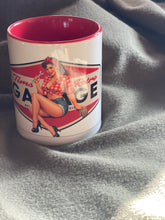 Indlæs billede til gallerivisning Tims Retro Garage pin up - Kop🍋

