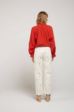 Indlæs billede til gallerivisning CERISE - Straight jeans med kirsebærbroderi
