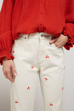 Indlæs billede til gallerivisning CERISE - Straight jeans med kirsebærbroderi
