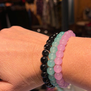 Armbånd - lyserød sten/glasperler