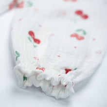 Indlæs billede til gallerivisning T-shirt + musselinbukser 🍒
