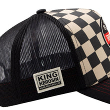 Indlæs billede til gallerivisning Trucker-kasket 'Racing Kulture' i sort: One Size 🍋
