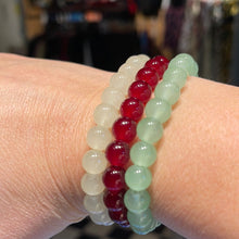 Indlæs billede til gallerivisning Armbånd - lysegrøn sten/glasperler
