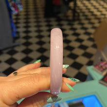 Indlæs billede til gallerivisning Armbånd - lyserød med farvespil 🌻
