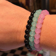 Indlæs billede til gallerivisning Armbånd - lyserød sten/glasperler
