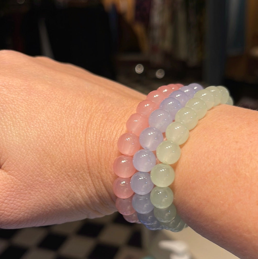 Armbånd - sart blålilla sten/glasperler