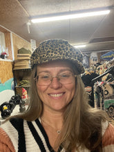 Indlæs billede til gallerivisning Olga cap - leopard print
