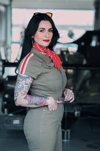 Indlæs billede til gallerivisning Overall 'Racing Queen' - olivengrøn 🍒
