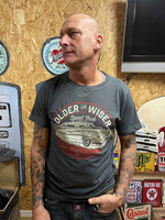 Older and Wiser speed shop - t-shirt grå
