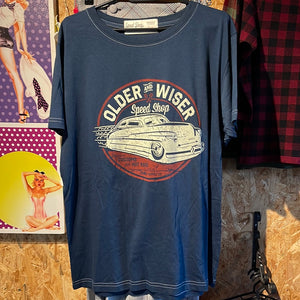 Older and Wiser speed shop - t-shirt blå