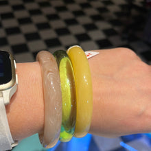 Indlæs billede til gallerivisning Armbånd -  lyserød med farvespil - gennemsigtigt
