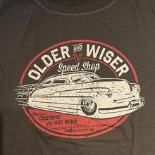 Indlæs billede til gallerivisning Older and Wiser speed shop - t-shirt grøn

