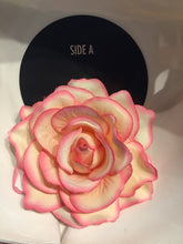 Indlæs billede til gallerivisning Rose Ø10 - lys med pink kant
